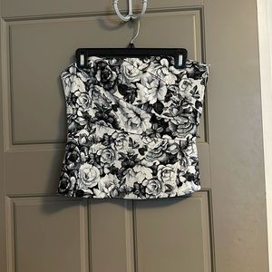 White House Black Market Size 8 Top